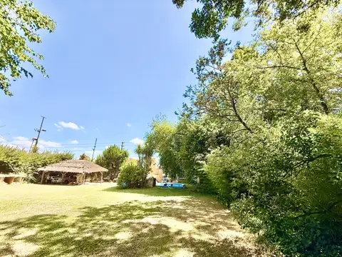 Ideal Inversión Propiedad a Reciclar con Hermoso Parque a metros del Centro de Tortuguitas