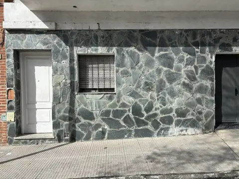 TIPO CASA AL FRENTE PLANTA BAJA MUY BUEN ESTADO