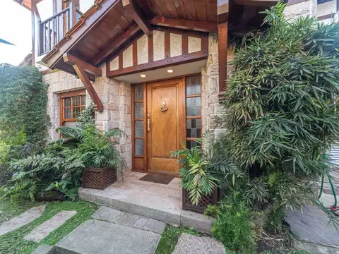VENTA CASA 6 AMBIENTES B. PARQUE AGUIRRE, ACASSUSO