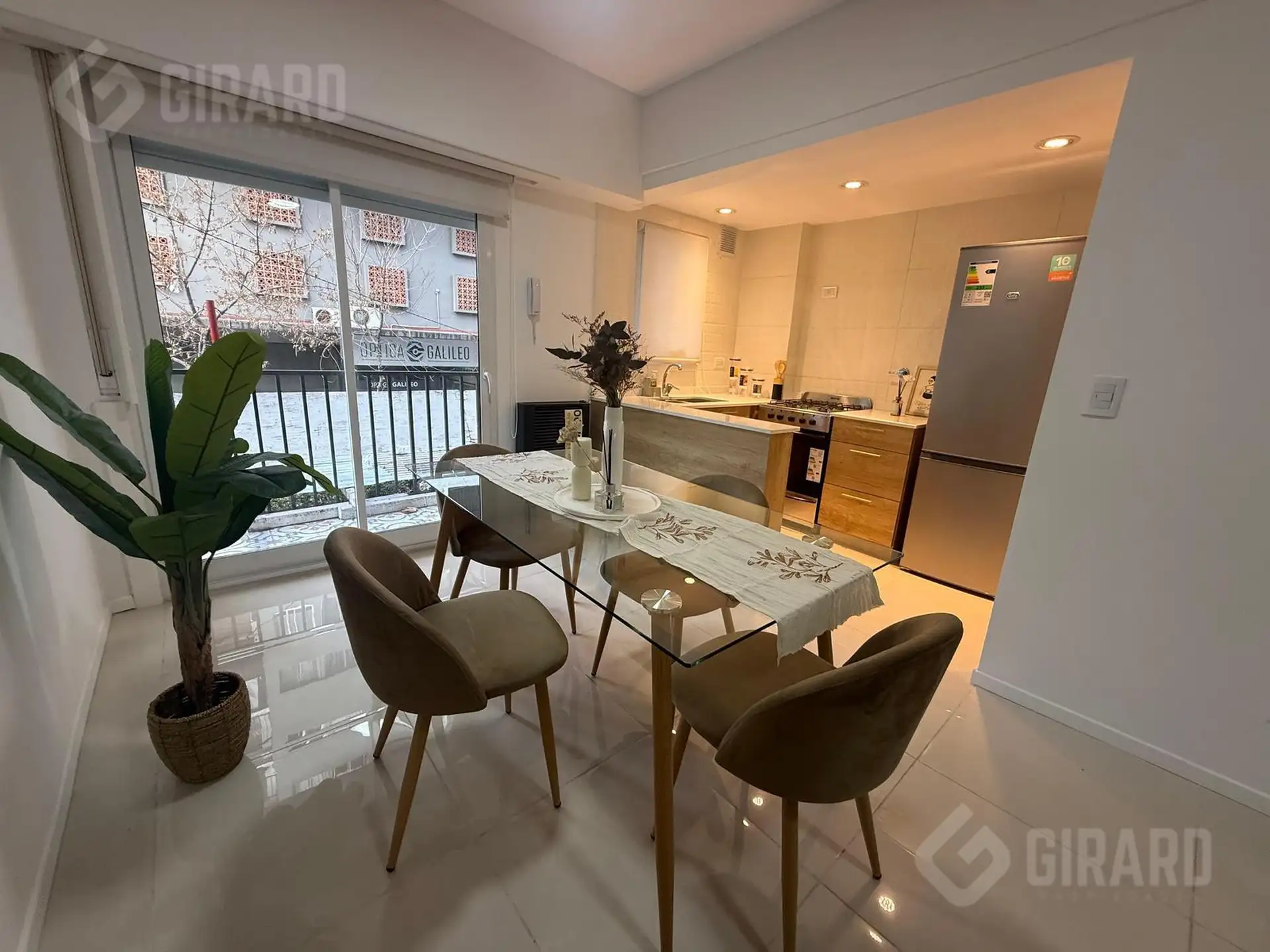 Depto 3 amb, 65m² con balcón — Centro
