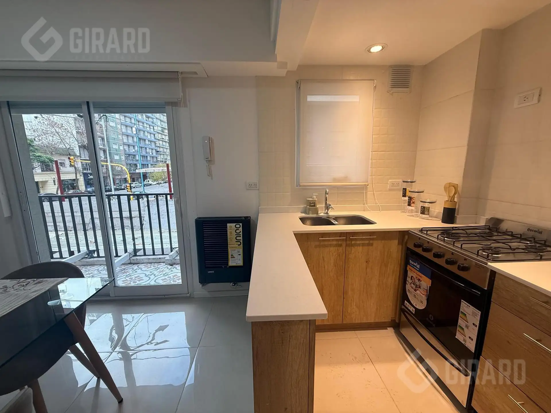 Depto 3 amb, 65m² con balcón — Centro