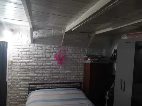 Casa 5 ambientes con 1 baño