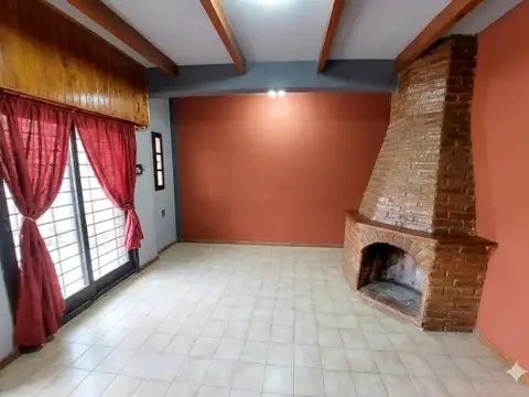 Casa 5 ambientes con 1 baño