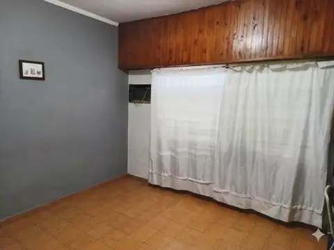 CASA A LA VENTA EN EL CENTRO DE MERLO , BS.AS.