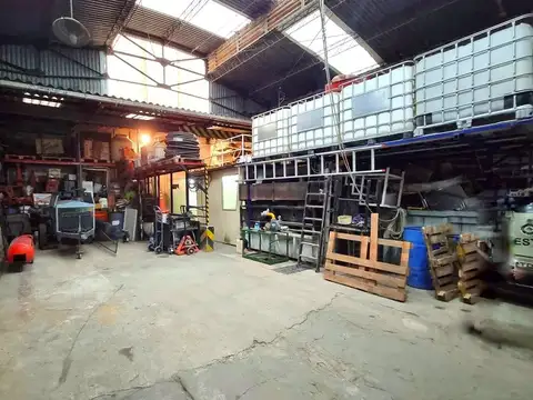 VENTA GALPÓN CON OFICINAS Y LOCAL EN BARRACAS