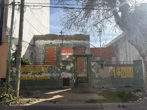LOTE BALDIO CONTRUCCION A DEMOLER, ZONA RESIDENCIAL