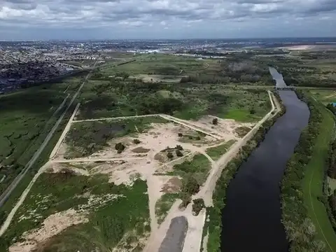 Parque Ind- Log a 900 mt de  Panamericana altura Calle Uruguay (S. Isidro) Frente Carrefour Soleil