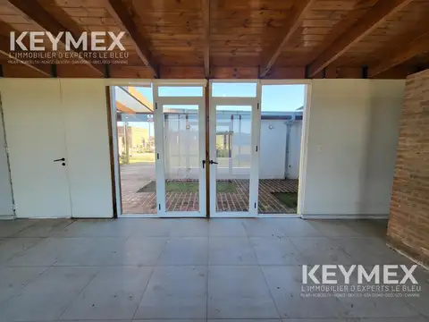 Casa 4 ambientes con 2 baños