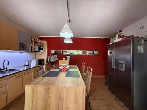 CASA EN VENTA LA PLATA 5 DORMITORIOS PATIO COCHERA