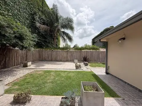 Casa 6 ambientes con 2 baños