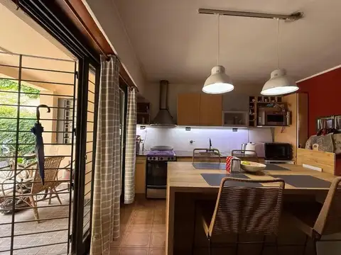 CASA EN VENTA LA PLATA 5 DORMITORIOS PATIO COCHERA