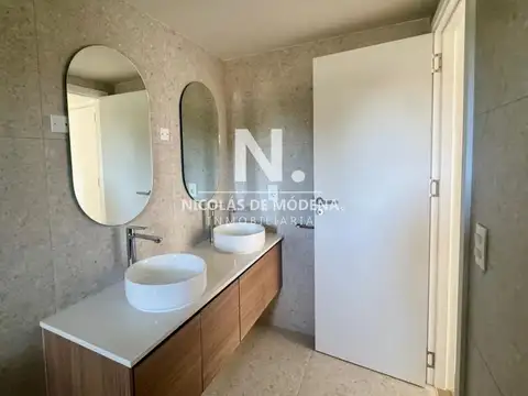 Venta Apartamento de 2 Dormitorio Proximo a Estrenar en Carrasco -  Montevideo