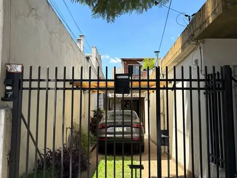 VENTA CASA PH 4 AMBIENTES MORÓN DOS PISOS