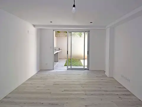 Duplex con jardin propio y cochera