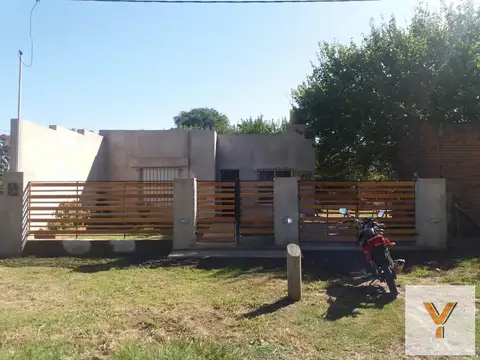 Casa en venta - 2 Dormitorios 1 Baño - 55 mts2 - 9 De Julio