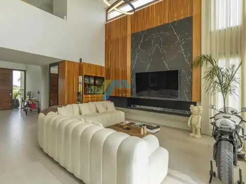 Casa 8 ambientes con 6 baños