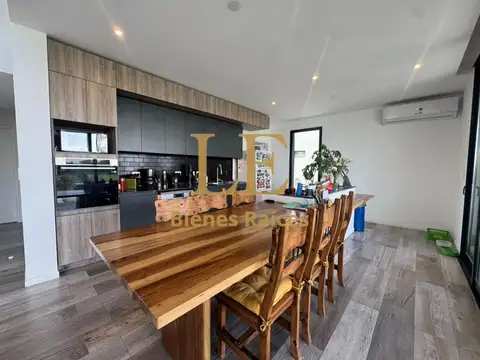 Casa 5 ambientes con 4 baños