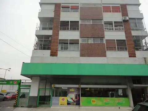 Av. Bartolomé Mitre 4600, Piso 1