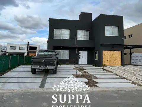 MUY LINDA CASA Y FUNCIONAL EN LAGOON PILAR