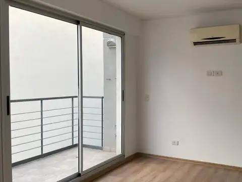 Belgrano, 2 ambientes con cocina integrada, aire acondicionado.