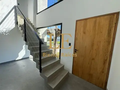 Casa en Venta con 4 cocheras
