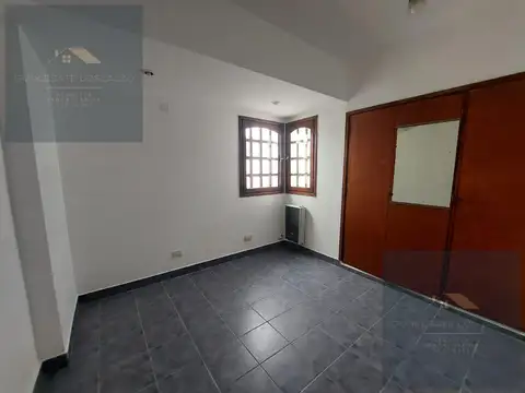 Depto Tipo Casa 4 ambientes con 2 baños