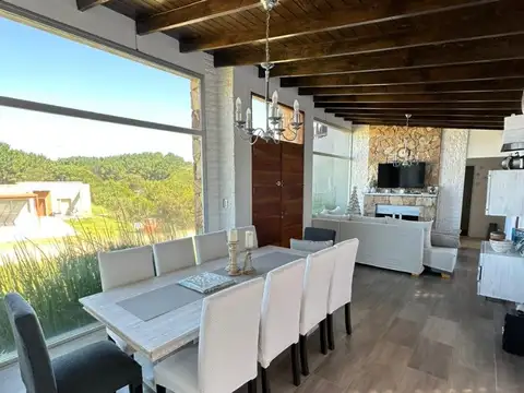 Casa en Alquiler Temporal con 2 cocheras