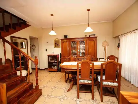 Casa 5 ambientes con 2 baños