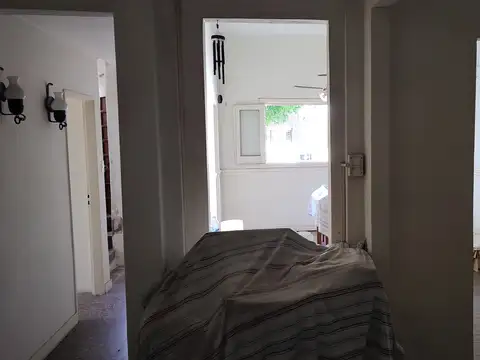 Casa en Venta con Jardín, Cochera, Fondo Libre y Quincho