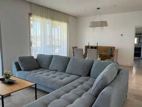 Casa en Alquiler en Puertos - Barrio Ceibos, USD 2.400