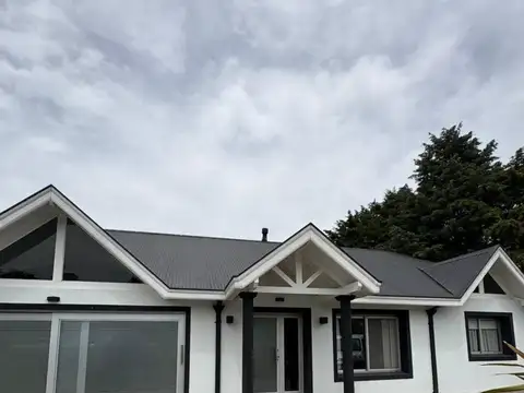 CASA EN VENTA 5 AMBIENTES EN LA CANDIDA