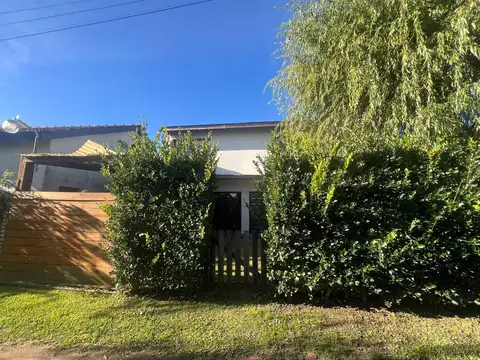 Casa en Alquiler con 1 cochera
