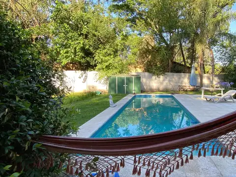 Casa en Pilar centro de 4 ambientes con pileta