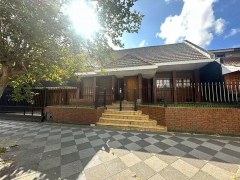 Venta Casa 6 amb Mte Grande GARAGE QUINCHO PARQUE