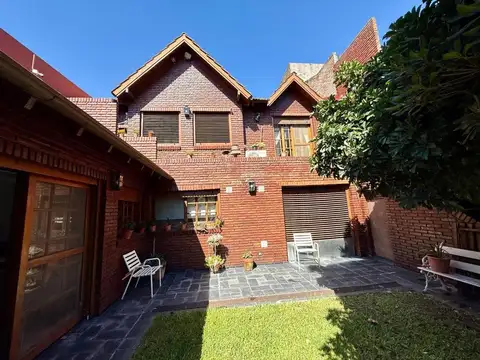 Casa en Alquiler con 1 cochera