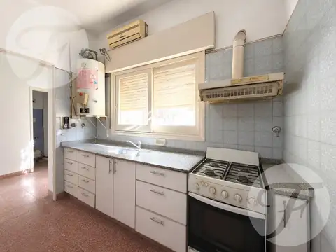 RESERVADA - Casa de 3 dormitorios en esquina | Cochera doble, patio y excelente ubicación I Apto Cré