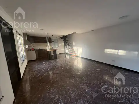 Casa de cuatro dormitorios en venta en La Plata, Sicardi
