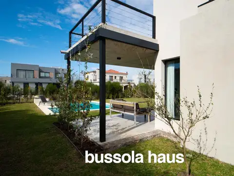 Casa en Venta con 5 cocheras