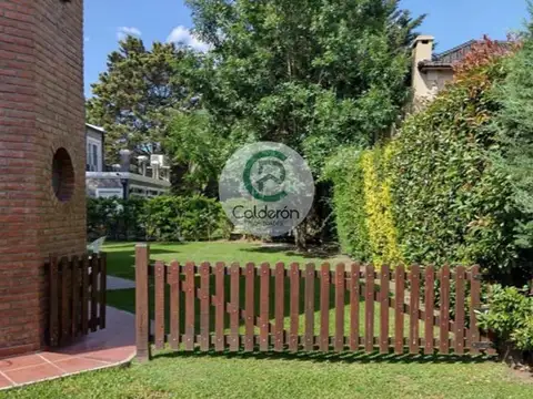 Casa en Venta con 3 cocheras