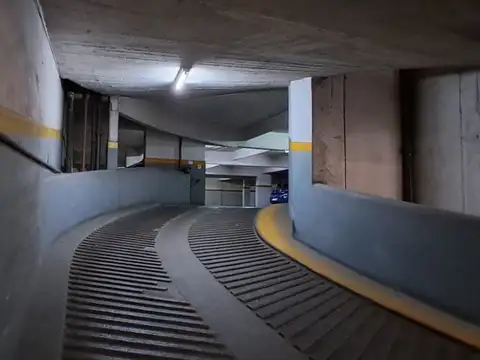 Cochera cubierta  en venta Retiro