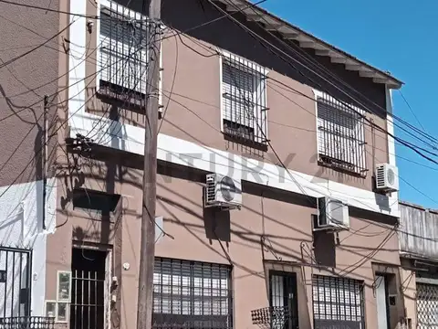 VENTA PH  4 AMBIENTES, EN PLANTA BAJA, MORON