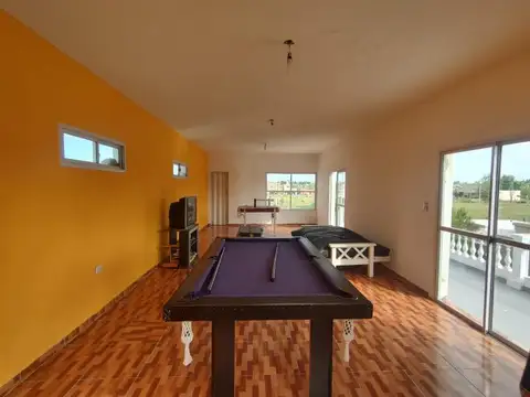 Casa 4 ambientes con 2 baños