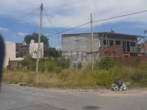 Lote en esquina en venta – Zona en crecimiento San Carlos La Plata  | USD 35.000