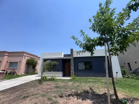 Casa en Venta en Pilar del Este - Santa Lucia, USD 175.000