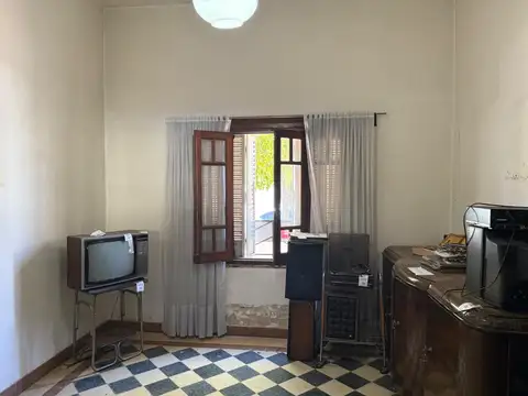 Casa 4 ambientes con 1 baño