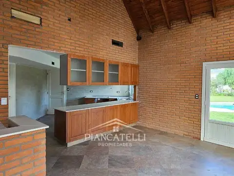 Casa 6 ambientes con 6 baños