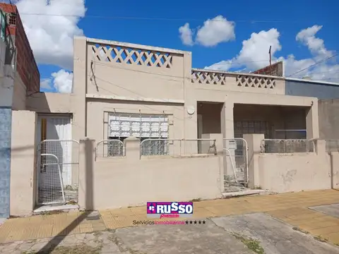 Venta casa 3 ambientes Isidro Casanova 