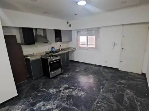 Juan Florio 2700, Piso 1