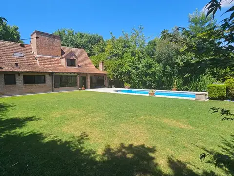 Casa 5 ambientes con 3 baños