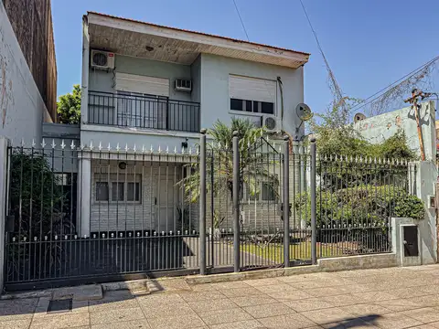 Venta Casa Lote Propio 8,66x35 en Villa Madero con Pileta